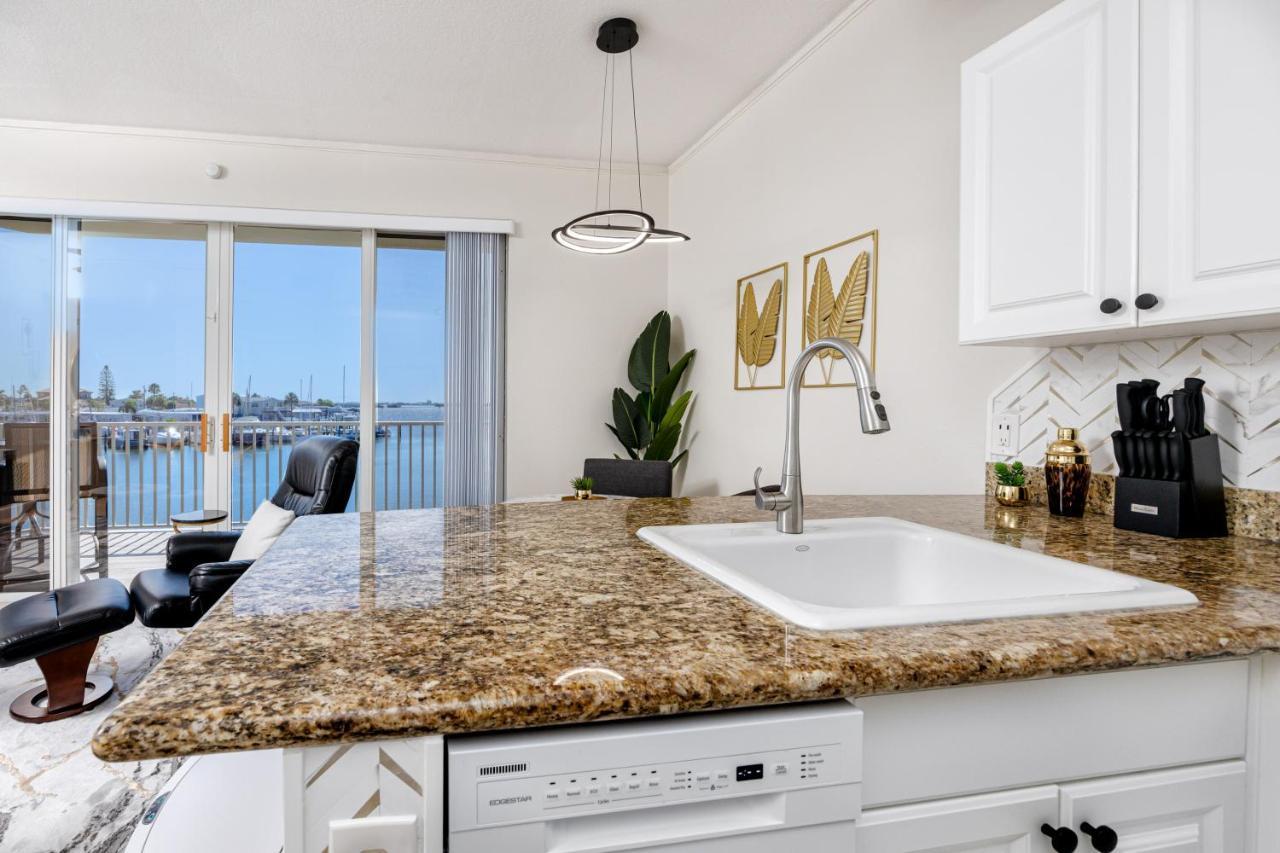 Elegant Waterfront Place For Two/Boca Ciega Resort St. Petersburg Exterior photo