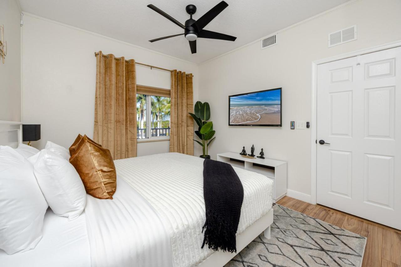 Elegant Waterfront Place For Two/Boca Ciega Resort St. Petersburg Exterior photo