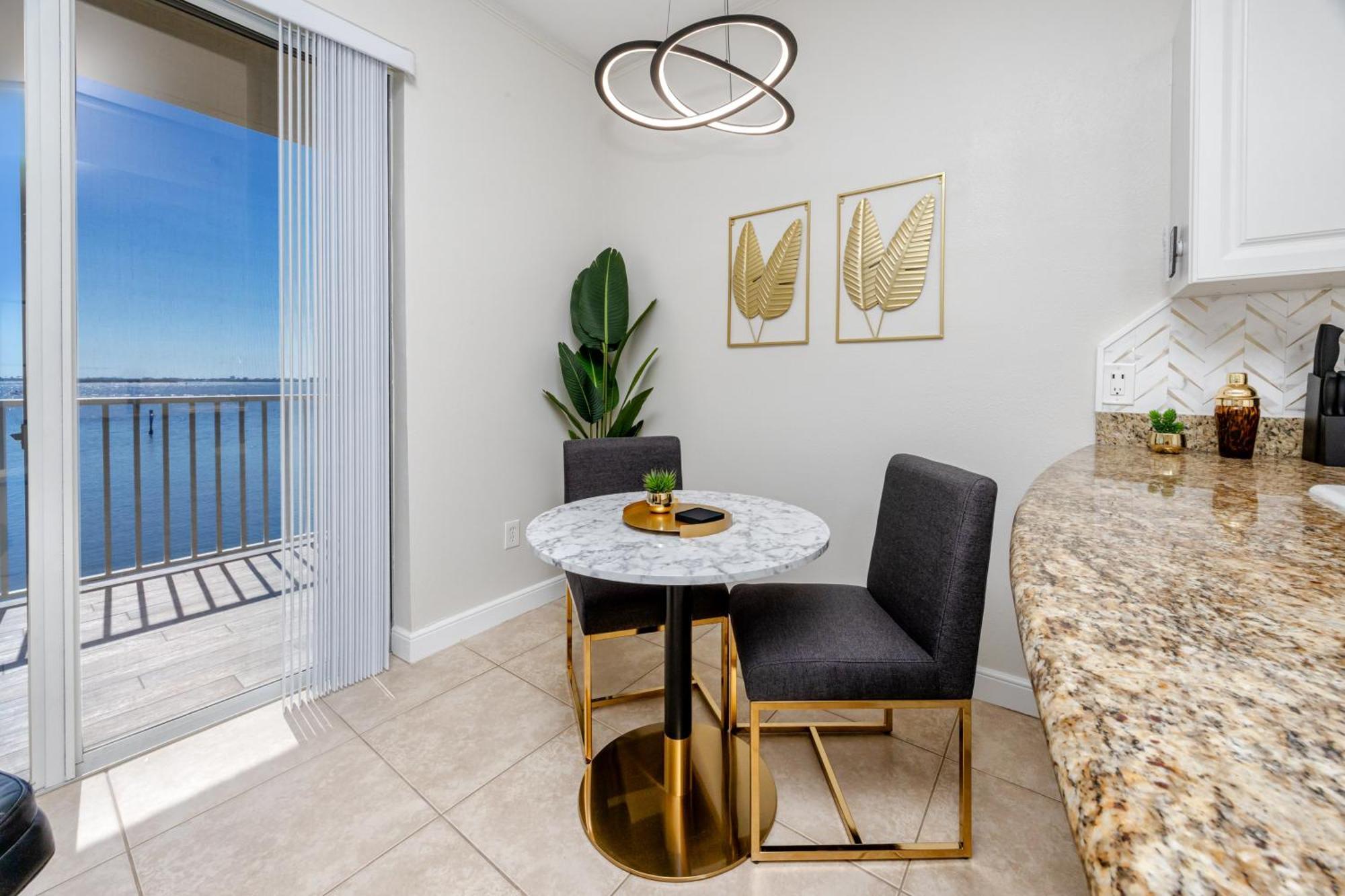 Elegant Waterfront Place For Two/Boca Ciega Resort St. Petersburg Exterior photo